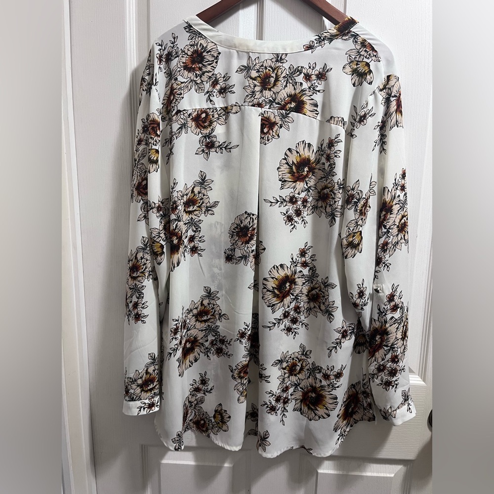 Maurices women’s long sleeve floral blouse - Picture 2 of 4